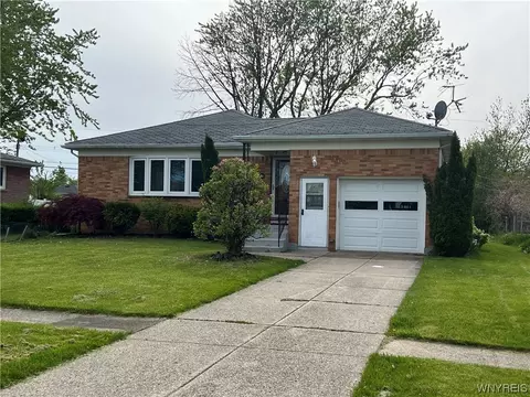 92 Carmen Rd, Amherst, NY 14226