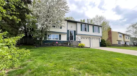 4003 Autumnway Ln, Hamburg, NY 14075