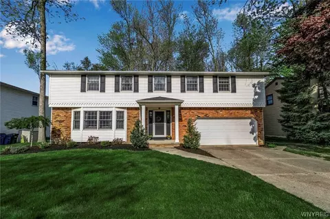 38 Heritage Rd W, Amherst, NY 14221