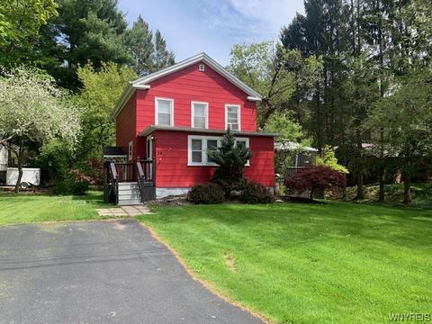 26 Myrtle Ave, Springville, NY 14141