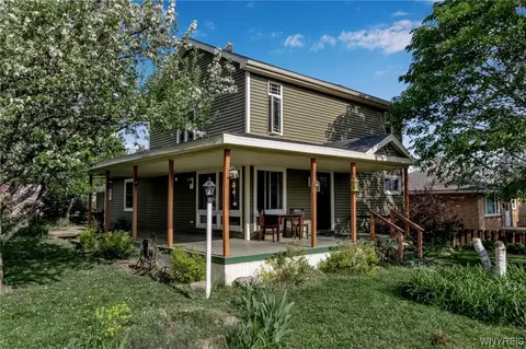 99 6th Ave, Lancaster, NY 14086
