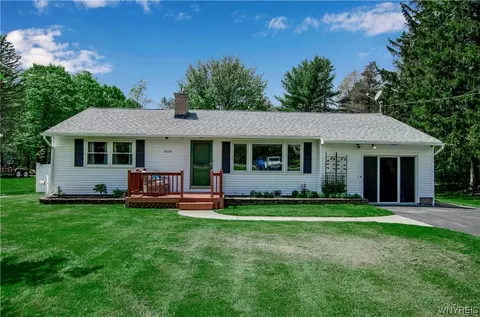 6228 Scherff Rd, Orchard Park, NY 14127