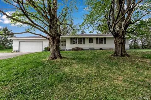 13256 Day Rd, Holland, NY 14080