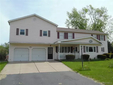 5961 Garlow Rd, Niagara Falls, NY 14304