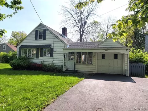 8351 Laughlin Dr, Niagara Falls, NY 14304
