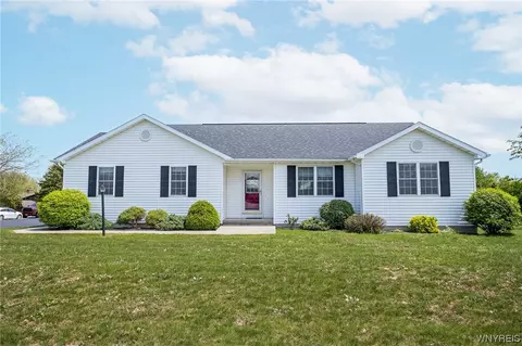 8479 Violet Ln, Batavia, NY 14020