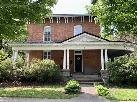 18 Livingston St, Warsaw, NY 14569