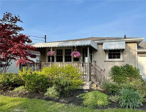 1333 99 St, Niagara Falls, NY 14304