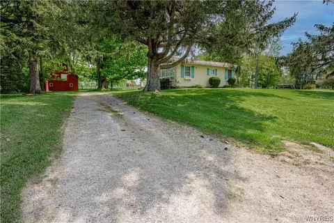 2547 Mcclew Rd, Burt, NY 14028