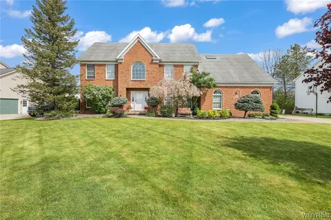 6389 Cloverleaf Cir, East Amherst, NY 14051