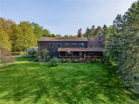 42 Mountain View Dr, Arcade, NY 14009