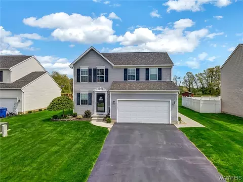 5777 Willow Creek Ln, Cambria, NY 14132