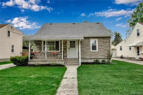 35 Saint Lucian Ct, Cheektowaga, NY 14225
