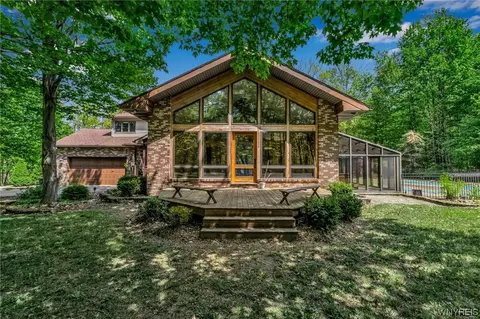 13133 Bear Rd, Wales, NY 14037