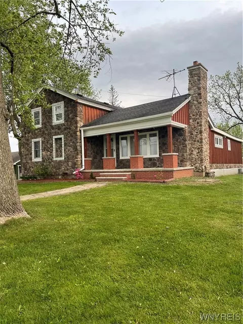 8792 Haseley Rd, Royalton, NY 14067