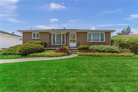 38 Algiers Ln, Cheektowaga, NY 14225