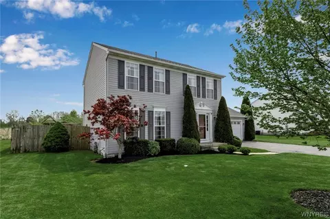 6638 Emily Ln, Lockport, NY 14094