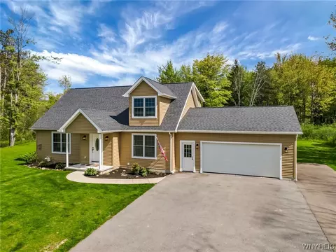 698 Jewett Holmwood Rd, Aurora, NY 14052