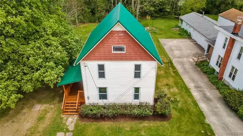 8 Goodrich St, Ripley, NY 14775