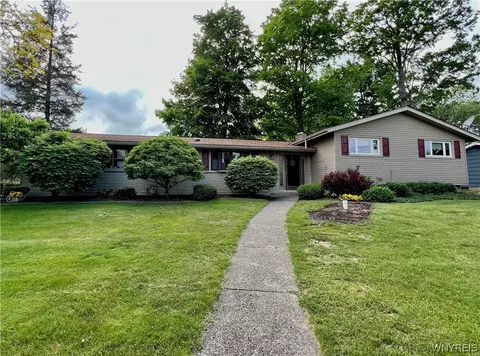 126 Boxwood Cir, Hamburg, NY 14075