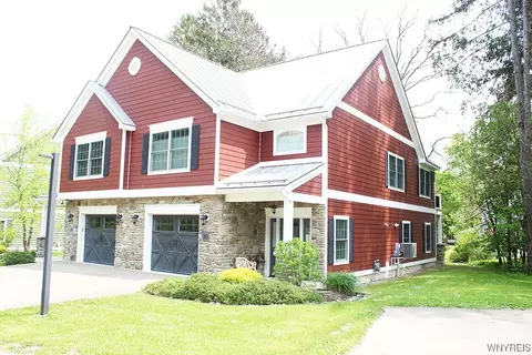 10 Abbey Ln #10, Ellicottville, NY 14731