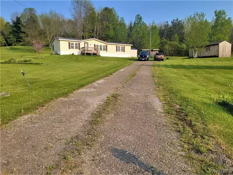 8197 Spring Valley Rd, New Hudson, NY 14714