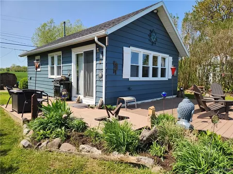 10407 Brown Ln, Yates, NY 14098