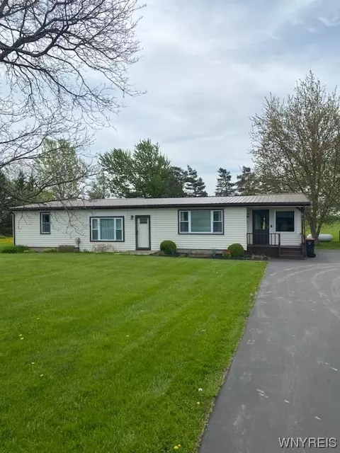 8968 Ernest Rd, Royalton, NY 14105