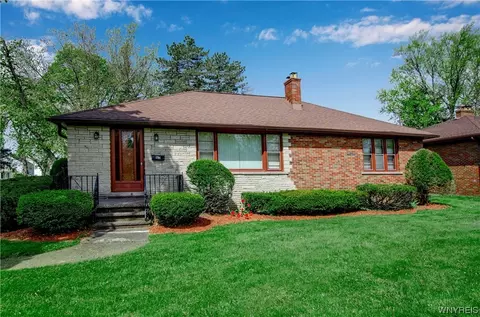 1204 Cayuga Dr, Niagara Falls, NY 14304