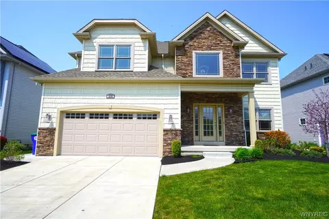100 Avalon Meadows Ln, East Amherst, NY 14051
