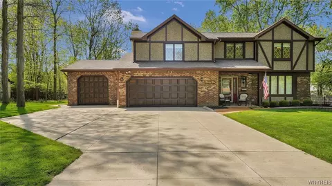 31 Heather Hill Dr, West Seneca, NY 14224