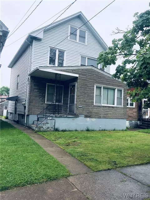 2235 Woodlawn Ave, Niagara Falls, NY 14301