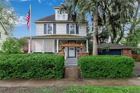 11 16th Ave, North Tonawanda, NY 14120