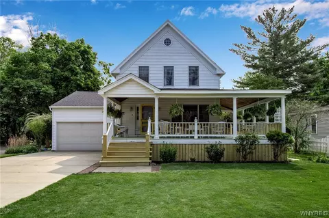 460 N 2nd St, Lewiston, NY 14092