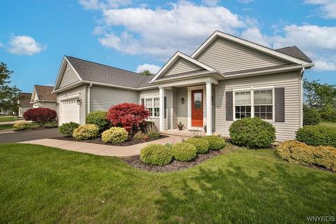 6433 Sherwood Dr, Lockport, NY 14094