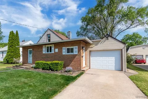8420 Lindbergh Ave, Niagara Falls, NY 14304