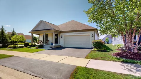 2 Kent Pl, Lancaster, NY 14086