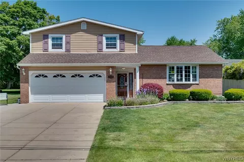 7610 Colonial Dr, Niagara, NY 14305