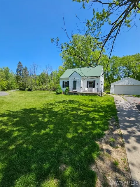 5879 Berg Rd, Buffalo, NY 14218