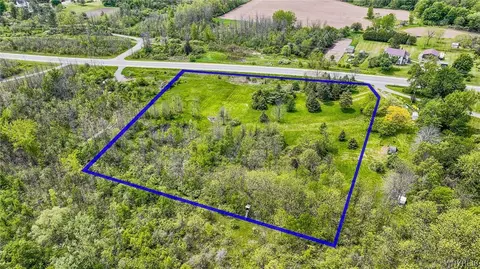 9897 S Lake Rd, Pavilion, NY 14525