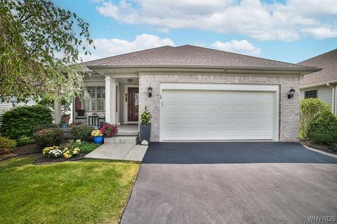 18 Saint Davids Rd, Lancaster, NY 14086