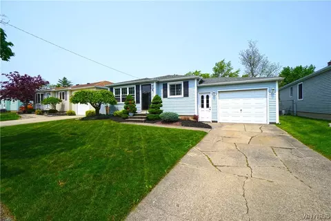 42 Lemans Dr, Depew, NY 14043