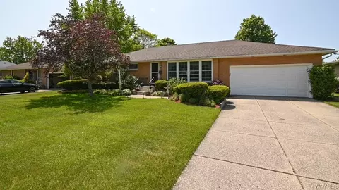 134 Redwood Ter, Amherst, NY 14221
