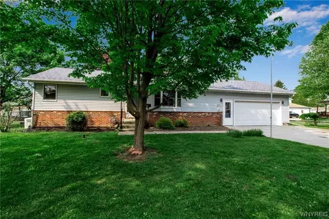 83 Garfield St, Lancaster, NY 14086