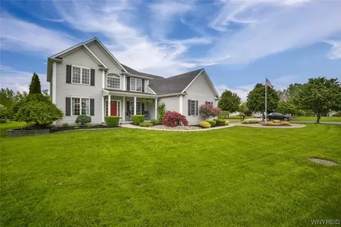 2 Buckingham Ct, Lancaster, NY 14086