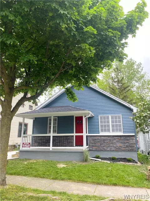 18 Clark St, Lancaster, NY 14086