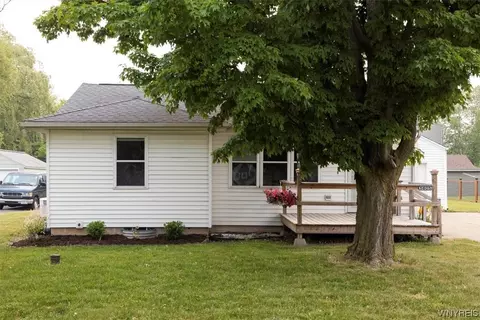 5805 Goodrich Rd, Clarence Center, NY 14032