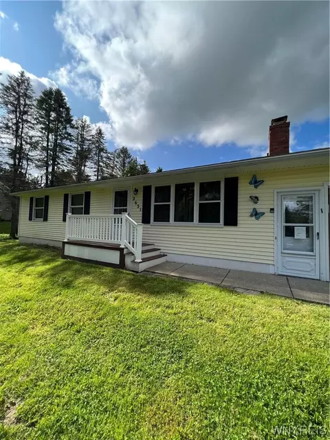 2631 W Blood Rd, East Aurora, NY 14052