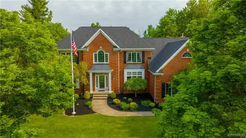 8070 Floss Ln, East Amherst, NY 14051