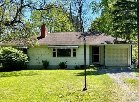 33 Heim Rd, Amherst, NY 14221